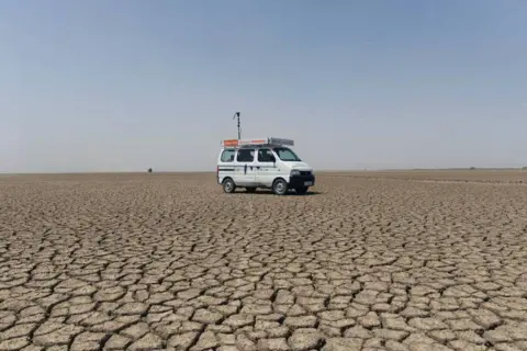 AFP This photo taken on April 7, 2017 shows a 'Zero Connect' program truck driving over dry land to a school tent workshop with the children of Indian salt workers Degree in the Little Rann of Kutch (LRK) region of Gujarat, about 180km west of Ahmedabad. The children of India's salt workers, from the Agariya community in the state of Gujarat, travel with their parents in the remote and arid Little Rann of Kutch (LRK) region for nearly eight months each year during the salt growing season. 'Connect Zero' initiative provides basic education to children in a joint initiative of Agaria Heet Rakshak Manch, Digital Empowerment Foundation, Internet Society and Wireless for Communities groups . This initiative organizes mobile workshops for children, provides educational materials and online access. -- Hiding under a tarp from the blazing desert sun, miles away from any roads or power lines, a group of Indian children huddled around a digital tablet and experienced it for the first time. Internet. Remote wi-fi connections provided by a truck bring the digital world to about 10,000 families living on the harsh salt flats of western Gujarat, where they work eight months a year in harsh conditions. harsh. (