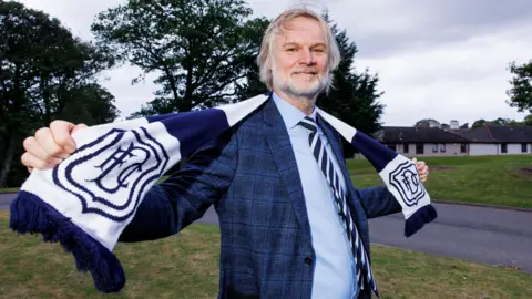 Dundee head coach Steven Pressley