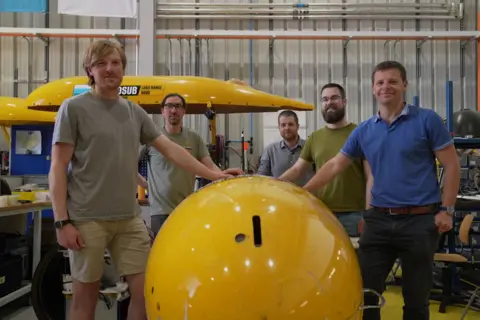 Gwyndaff Hughes/BBC Engineers team at the National Oceanography Center with the Bowtie McBoatface robot