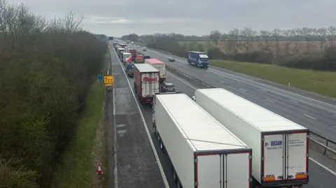 A queue of traffic on the M40 southbound, about a mile north of junction 9