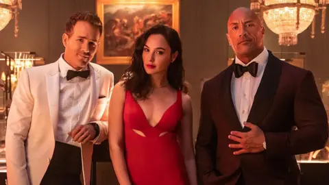 Netflix Ryan Reynolds, Gal Gadot and Dwayne Johnson in Red Notice