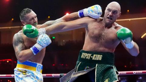 Oleksandr Usyk throws a punch at Tyson Fury