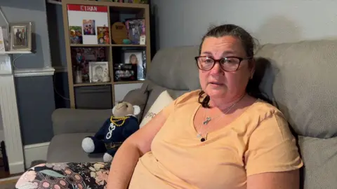 Keena Entwistle-Lewis 