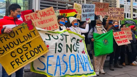 The united sounds of world protesters gathered outside the house office, such as placard with various slogans "Fruit should not cost freedom" And "Justice is not seasonal"