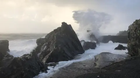 delbert/BBC Weather Watchers Waves at Portpatrick