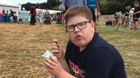 family picture Gareth before he lost weight