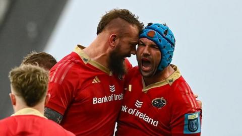 RG Snyman and Tadhg Beirne celebrate
