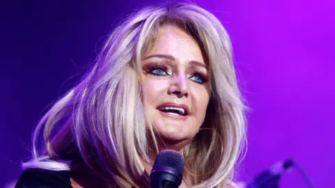 Bonnie Tyler singing on stage in 2021