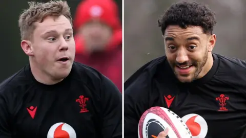 Sam Costelow (L) and Gabriel Hamer-Webb in training with Wales