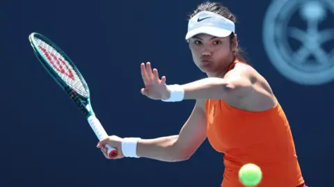 Emma Raducanu prepares to play forehand