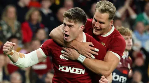 Tommy Freeman and Duhan van der Merwe celebrate