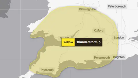 Met office Map of south west Great Britain showing a yellow area saying thunderstorm covering Birmingham Oxford London Portsmouth Plymouth and Cardiff 