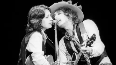 Getty Images Joan Baez and Bob Dylan on his Rolling Thunder Revue tour in 1975