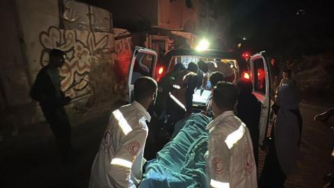 Escalating Violence: Israeli Strikes Claim 33 Lives in Gaza Amid Fragile Ceasefire