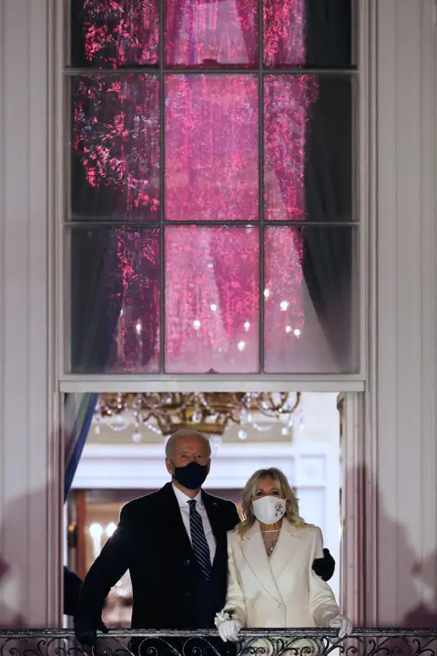 Getty Images US President Joe Biden and First Lady Jill Biden watch a fireworks show on the National Mall from the Truman Balcony at the White House, 20 January 2021 in Washington