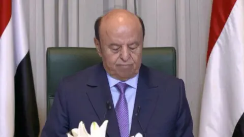 Yemeni President Abdrabbuh Mansour Hadi announces that he is transferring his powers to a new leadership council (7 April 2022)