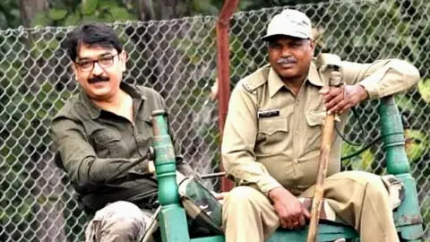 Akhilesh Mishra Vet Akhilesh Mishra (left)