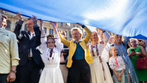 JULIETTE BRUYNSEELS/BELGA MAG/AFP European Commission president Ursula Von der Leyen pictured as a tribute to Ukraine is organized on the Grand Place - Grote Markt square in Brussels on Wednesday 24 August 2022