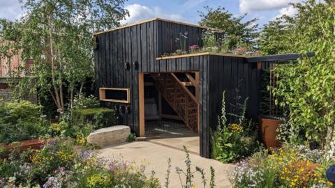 RSPCA Stapeley Grange opens its RHS Chelsea garden to the public - BBC News