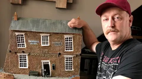 Mark Winterbottom Mark Winterbottom with his model