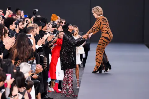 Getty Images Naomi Campbell says hello to Jane Fonda on the catwalk