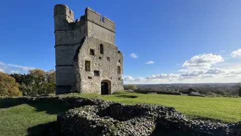 Tim Gray WEDNESDAY - Donnington Castle