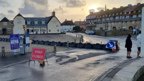 Storm Ciar n Dorset braced for impact of wind and rain