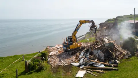 PA Media Plant destroying a farmhouse which is has almost been fully demolished