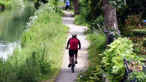 Stroud District Council Canal towpath