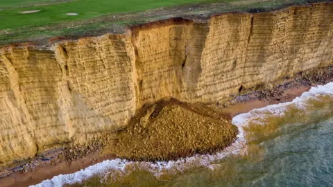 Finnbarr Webster/Getty Images Rockfall