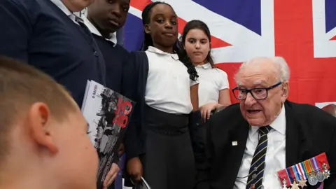 Veteran Ken Hay talks to school children about WWII