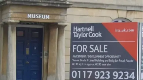 LDRS Apsley House is the former home of Swindon Museum and Gallery