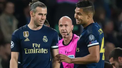 Gareth Bale and Casemiro during the Champions League match between Paris Saint-Germain and Real Madrid in 2019