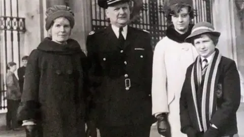 Family handout Joy and family