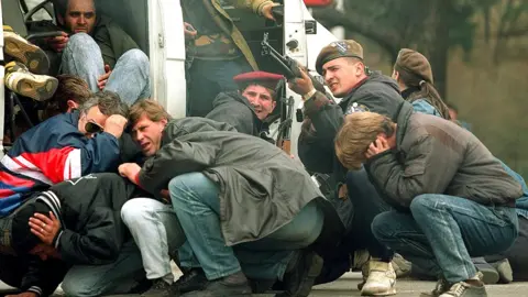 Getty Images A Bosnian special forces soldier and civilians come under fire from Serbian snipers, Sarajevo, 6 April 1992