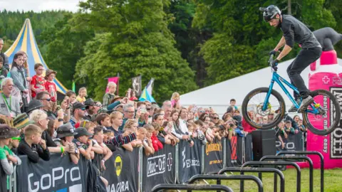 Drop and Roll Duncan Shaw performing during a show