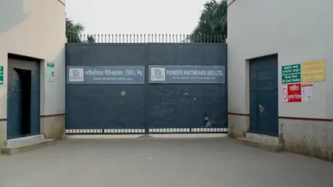 ANAHITA SACHDEV/BBC The mob took out Dipu from the side gate (right) of the garment factory where he worked