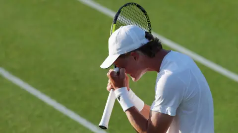 Reuters Henry Searle