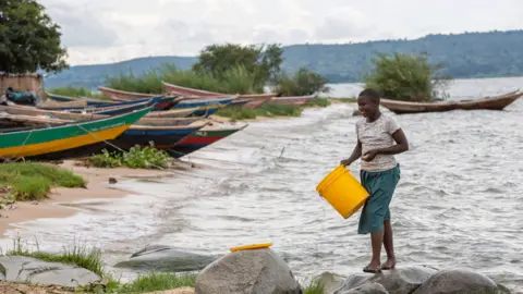 Sala Lewis/World Bank Woman on edge of Lake Victoria