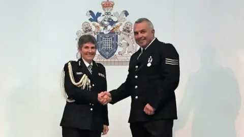 Met police Sgt Matiu Ratana with Cressida Dick