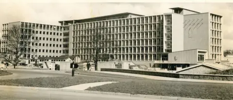 The Story/Durham County Council The completed County Hall building. It is a large modern block, with lots of windows