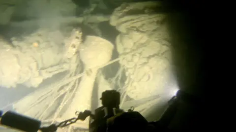 Gasperados Dive Team Divers exploring the wreck