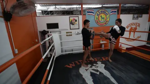 BBC Ratchadaphon Winhantamma sparring in the ring