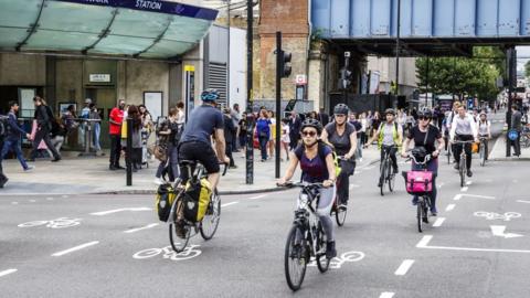 New UK housing 'dominated by roads' - BBC News