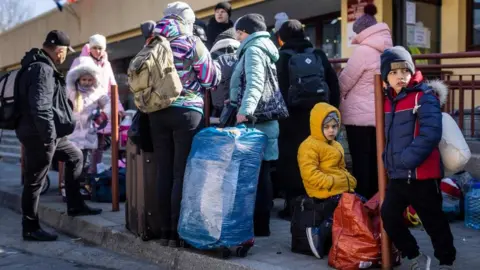 Getty Images/WOJTEK RADWANSKI Refugees from Ukraine wait for further transportation at Polish railway station