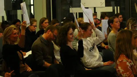 ArtnSips ArtnSips has been running painting and nude drawing classes in Copenhagen since last year