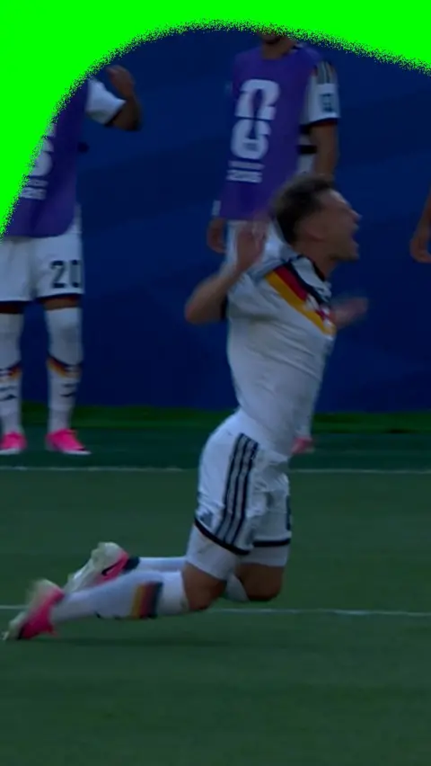 Joshua Kimmich falling to the floor