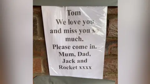 Susan Dingle Sign outside of the Dingle family home, reads: 'Tom we love and miss you so much. Please come in. Mum, Dad, Jack and Rocket xxxx'