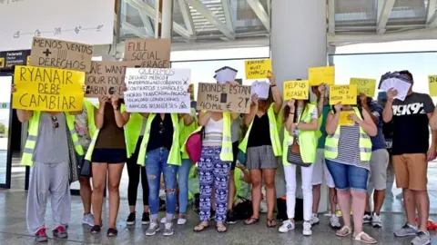 EPA Ryanair strikers