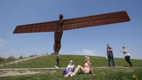 PA Antony Gormley"s 1998 sculpture the Angel of the North